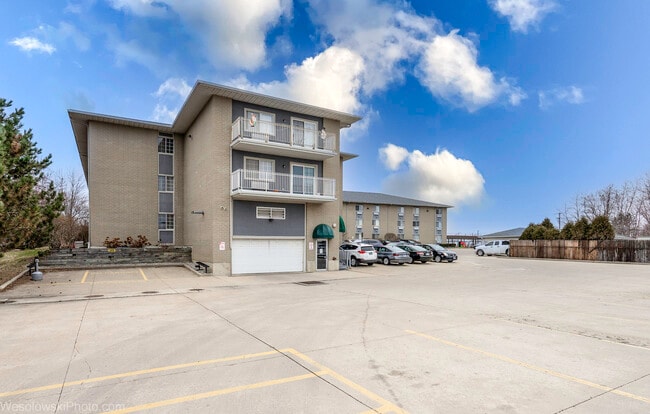 Foto del edificio - 3305 Sunset Ave