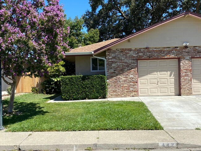 Building Photo - 2 bed/ 1 bath duplex near Downtown Vacaville