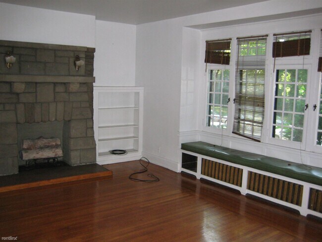 Building Photo - 3 br, 1 bath Triplex - 5700 Darlington Roa...