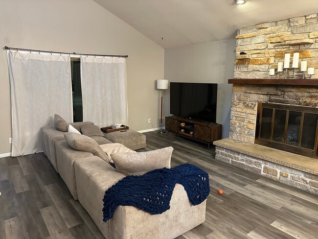 Building Photo - 4646 S 124th St