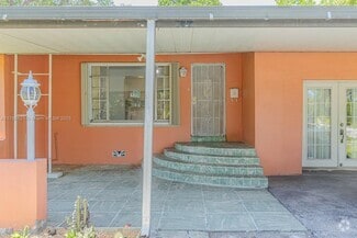 Building Photo - 13140 N Miami Ave