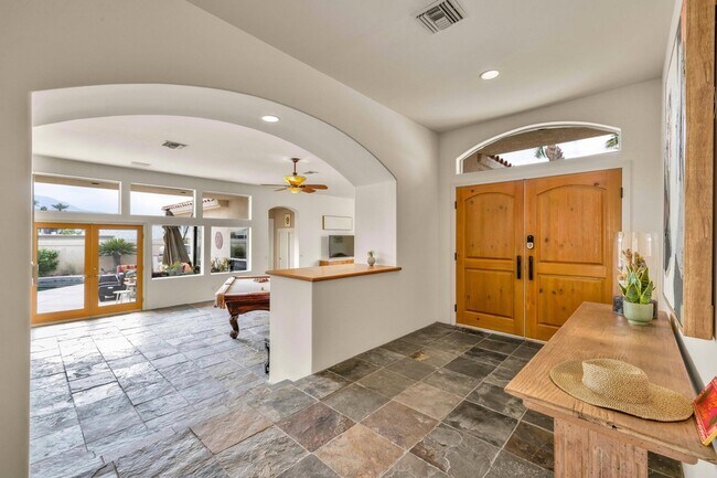 Foto del edificio - 49810 Ave Montero