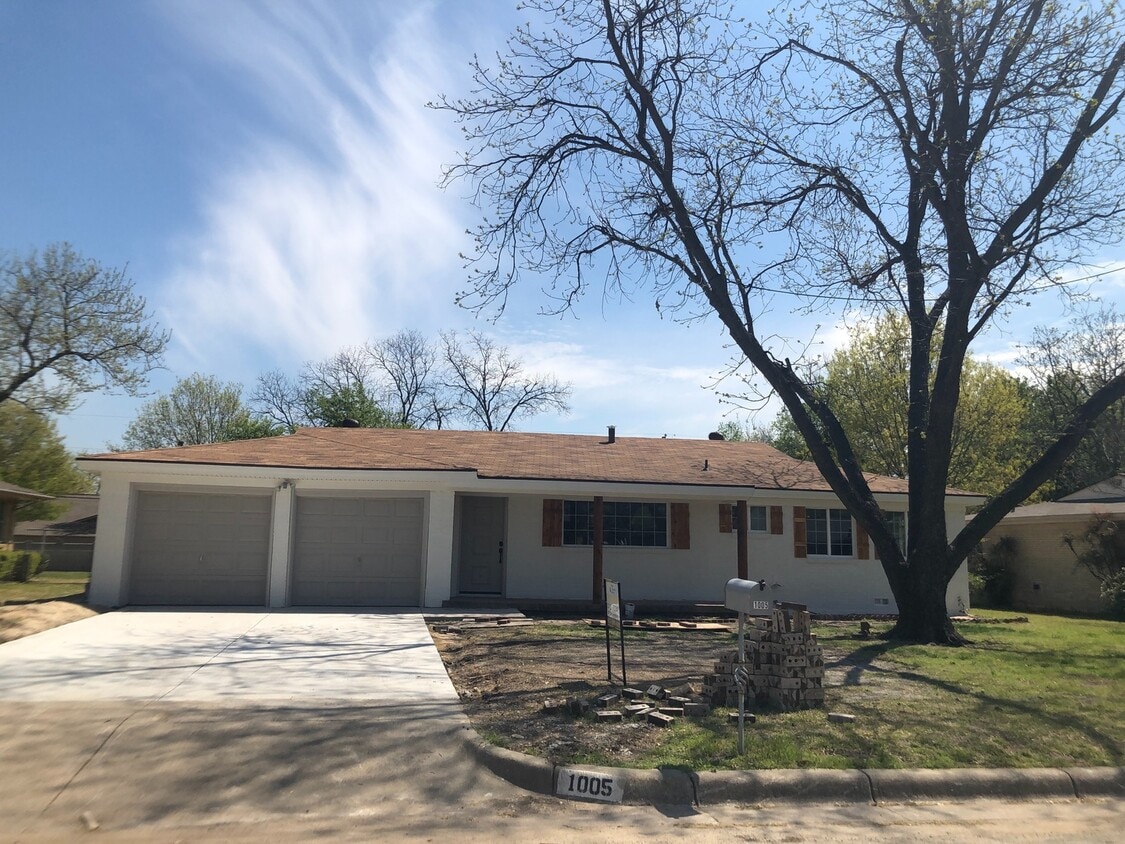 Custom Remodeled Home on a Tree lined stre... - Custom Remodeled Home on a Tree lined stre...