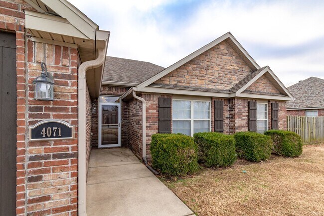 Foto del edificio - 4 Bedroom Brick home in Central Fayetteville!