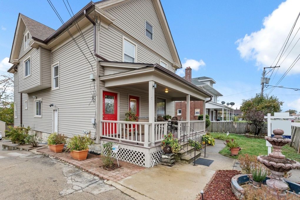 Exterior - 328 S Lake St
