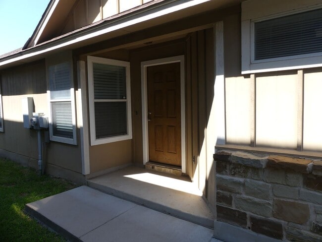 Building Photo - PRICE DROP !!