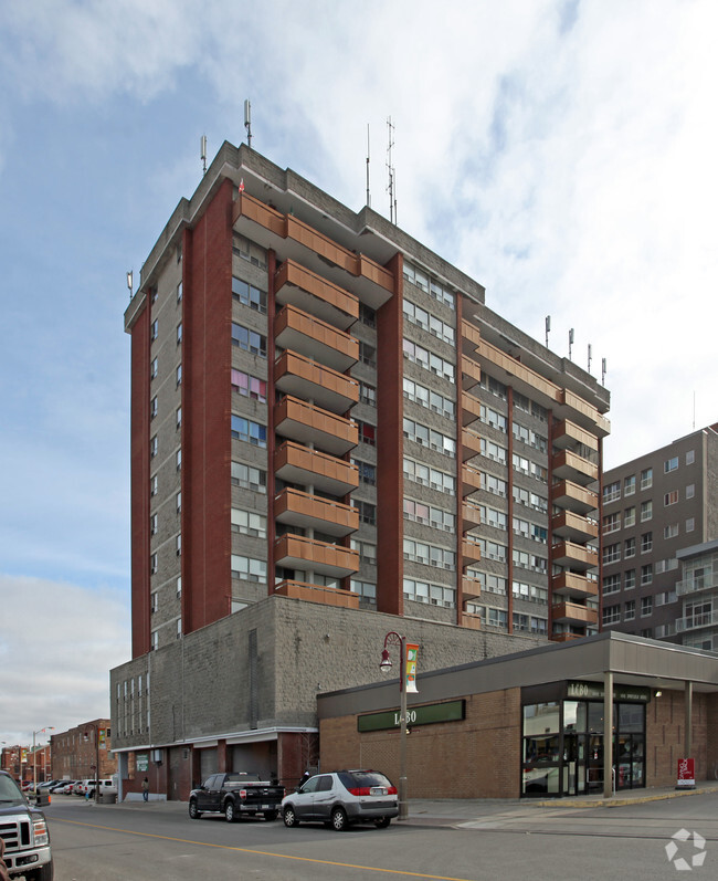 Building Photo - 33 Richmond St W