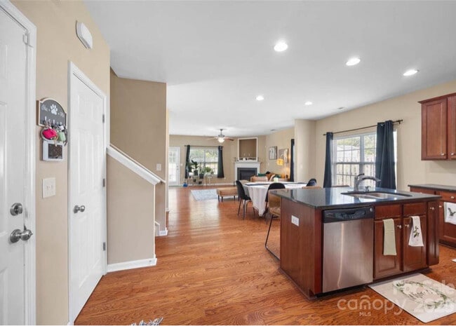 Building Photo - 673 Stonehenge Dr