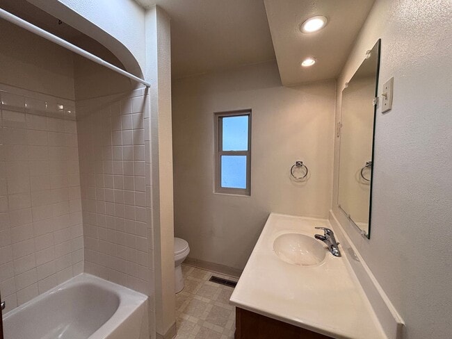 Foto del edificio - 4 bed, 2 Bath near Old Colorado City - MileStone Real Estate Services