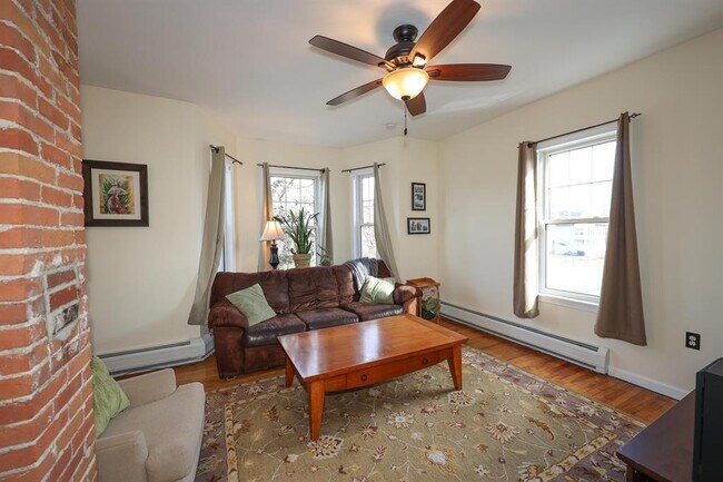 Bedroom - 64 Amherst St
