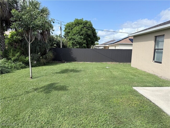 Foto del edificio - 1210 Cape Coral Pkwy W