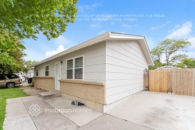 Building Photo - 5561 Xanadu St