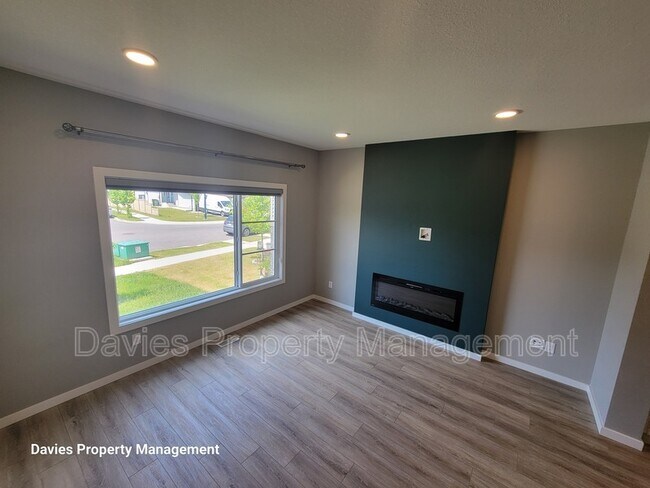 Photo du bâtiment - 403-437 37 Ave NW