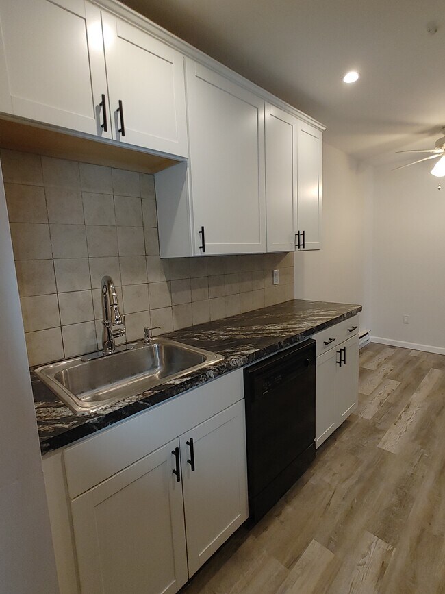 Kitchen - 54 Amberly Dr