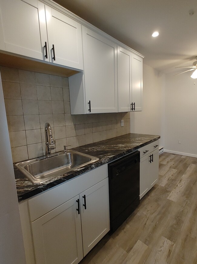 Kitchen - 54 Amberly Dr