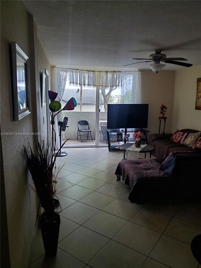 Foto del edificio - 10000 NW 80th Ct