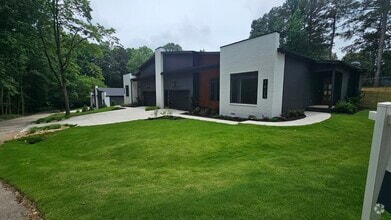 Building Photo - 1613 Bruce Cir