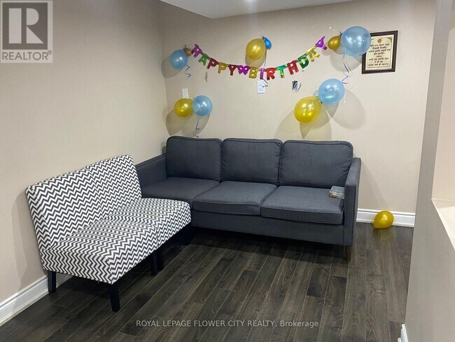 Photo du bâtiment - 125 Don Minaker Dr