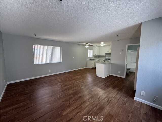 Foto del edificio - 13535 Yukon Ave