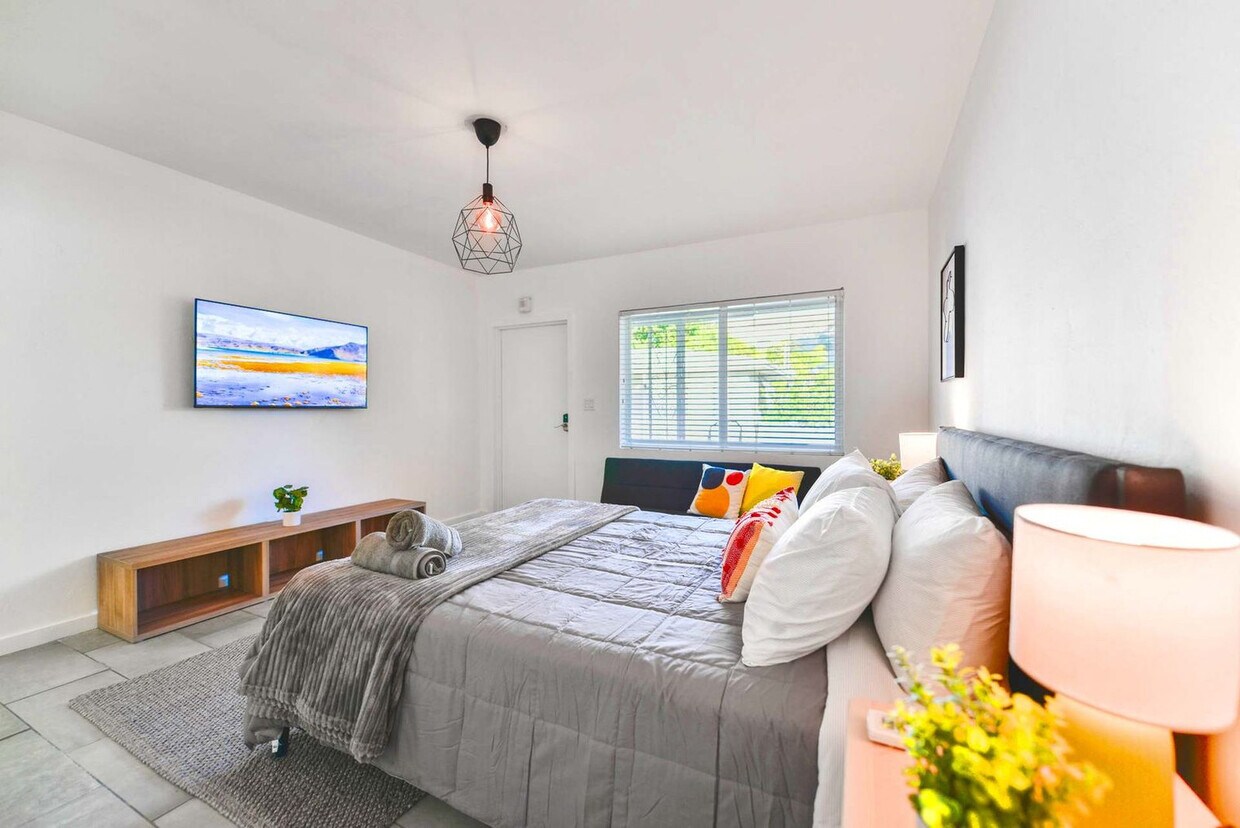 Foto principal - 515 NE 82nd St