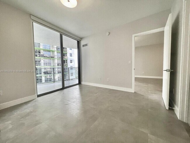 Foto del edificio - 488 NE 18th St