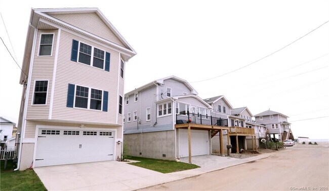 Building Photo - 36 Deerfield Ave
