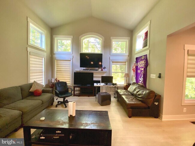Foto del edificio - 3607 Rose Ln