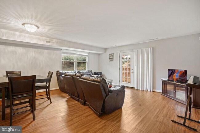 Foto del edificio - 405 N Beauregard St