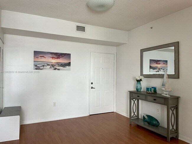 Foto del edificio - 275 NE 18th St