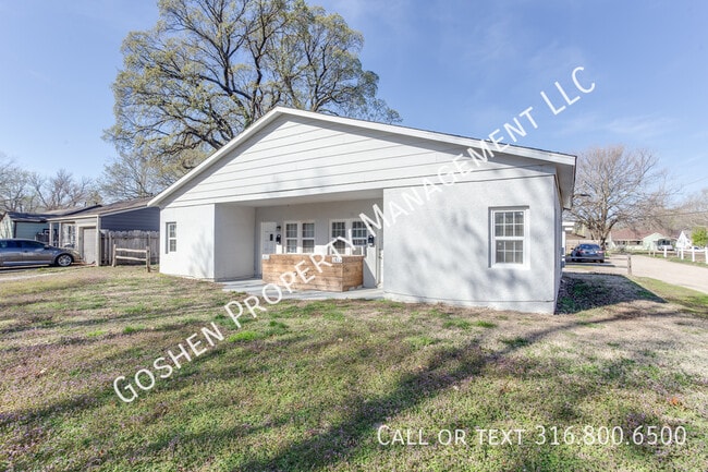 Building Photo - Desirable 2 Bedroom 1 Bath Duplex