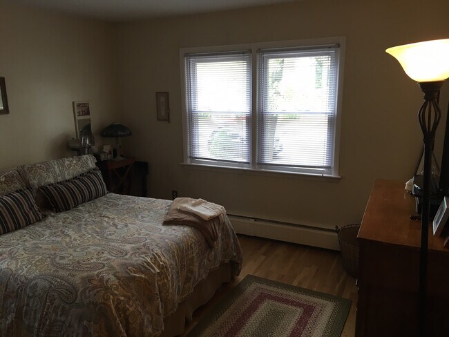 Building Photo - 407 Kipp Ave
