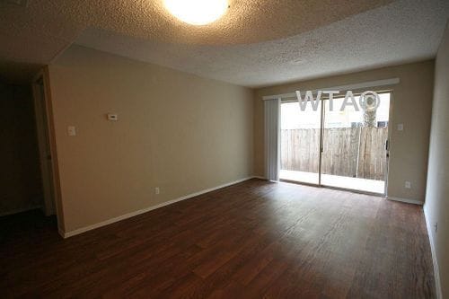 Primary Photo - 4821 E Riverside Dr