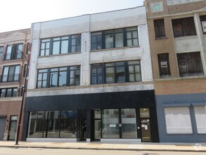 Building Photo - 1242 N Milwaukee Ave