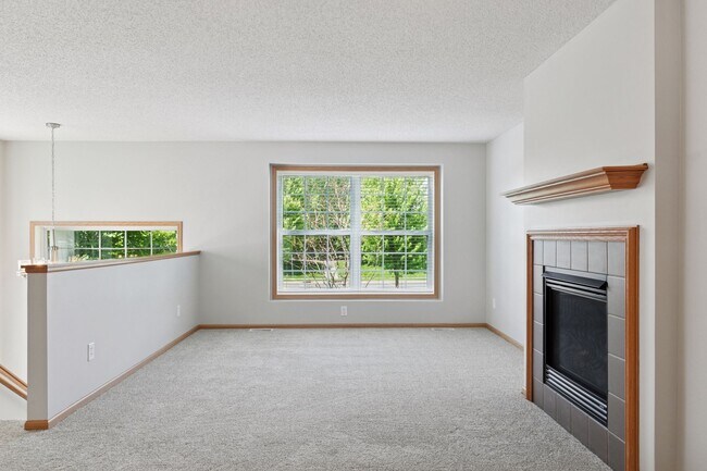 Foto del edificio - 15146 Fanning Dr N