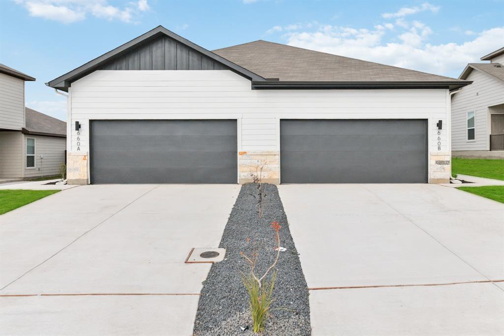 Primary Photo - 820 Staglin St