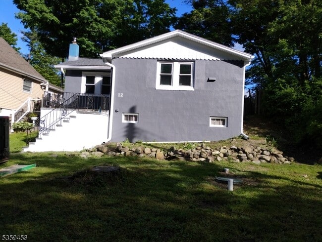 Building Photo - 12 Apple Trail