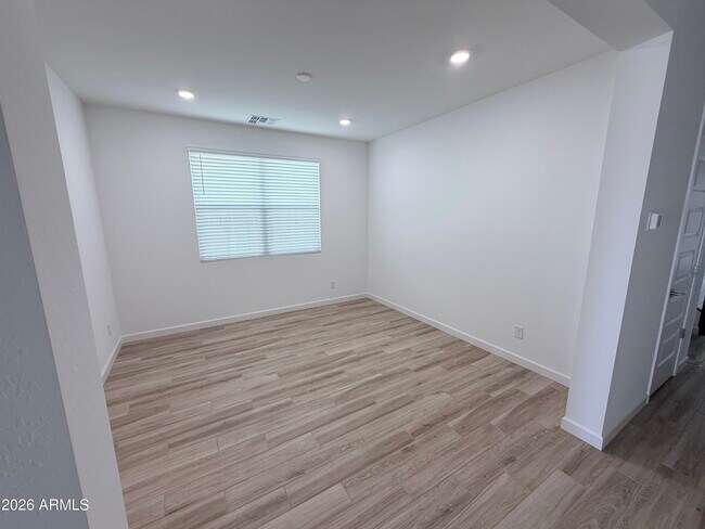 Building Photo - 6980 W Buckhorn Trail