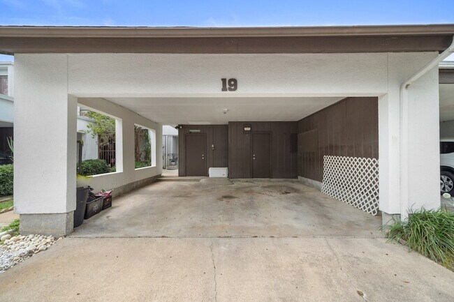 Building Photo - 7655 S Braeswood Blvd