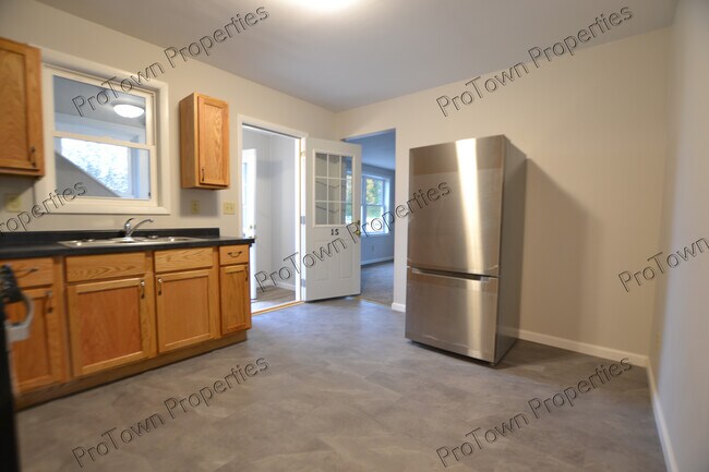 Foto del edificio - 333 Hughes Ave