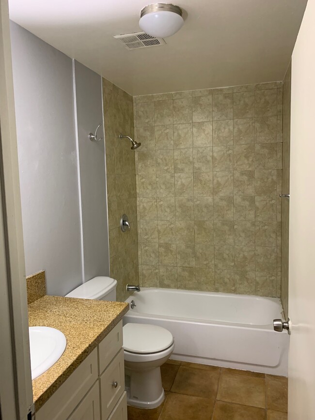 Foto del edificio - 124 E 12th St