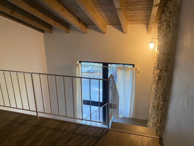 Foto del edificio - 24 Calabria Ave