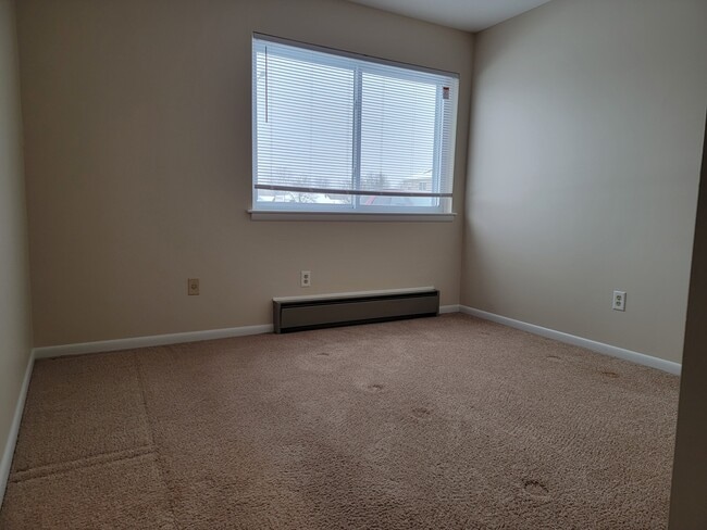 Second Bedroom - 142 High St