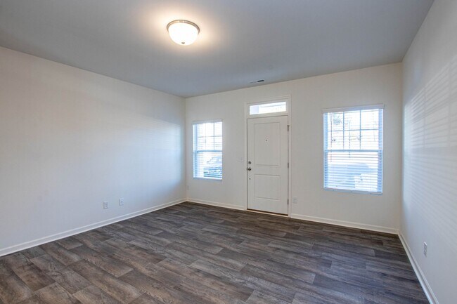 Foto del edificio - BEAUTIFUL 2 Bedroom Townhome in Cox Mill District AVAILABLE NOW
