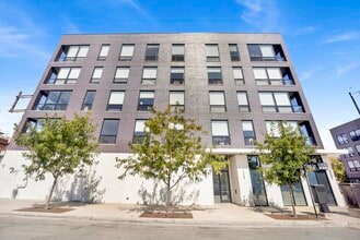 Building Photo - 2400 W Wabansia Ave