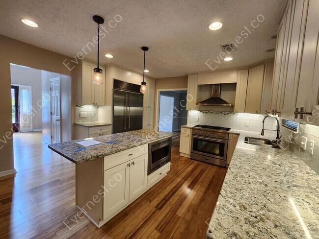 Building Photo - 2113 Chatou Pl