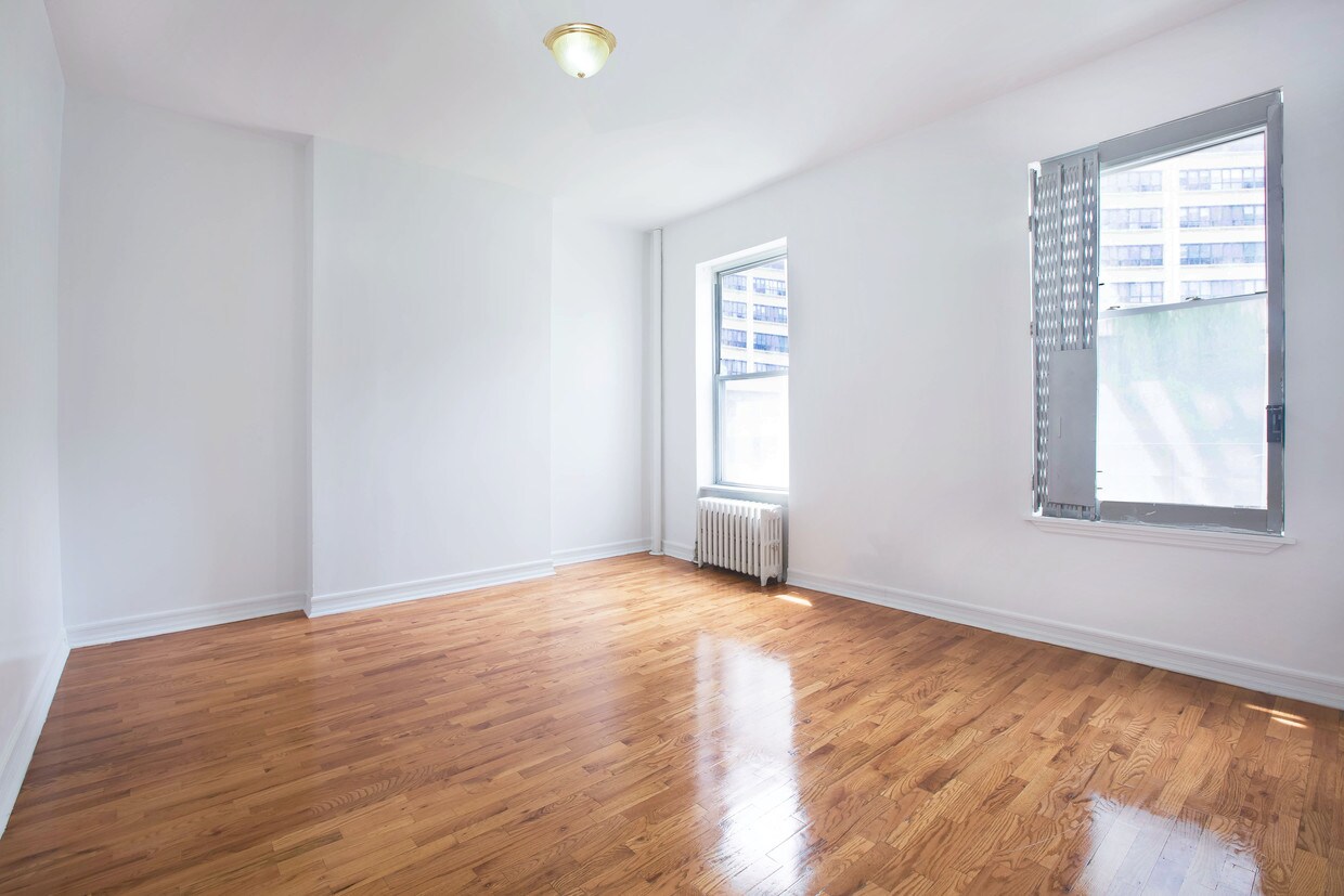 Primary Photo - 305 W 111th St