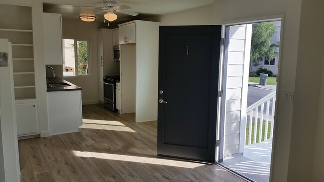 Interior Photo - 2105 Marshallfield Ln
