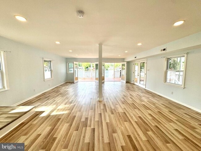 Building Photo - 3614 Lakeside Dr