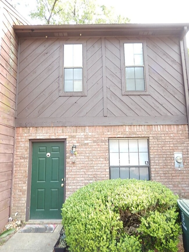 Building Photo - 2303 Hartsfield Way