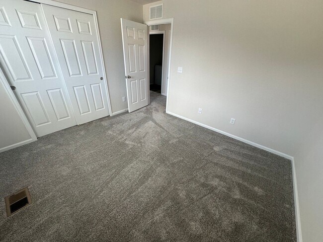 Building Photo - New 3 Bed 3 bath house in Banning Lewis!!!